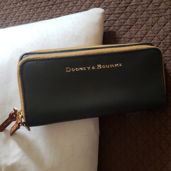 Dooney & Bourke large zip around wallet. - Picture 10 of 10